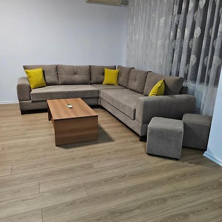 Geljus Apartment 2 Тирана Екстер'єр фото