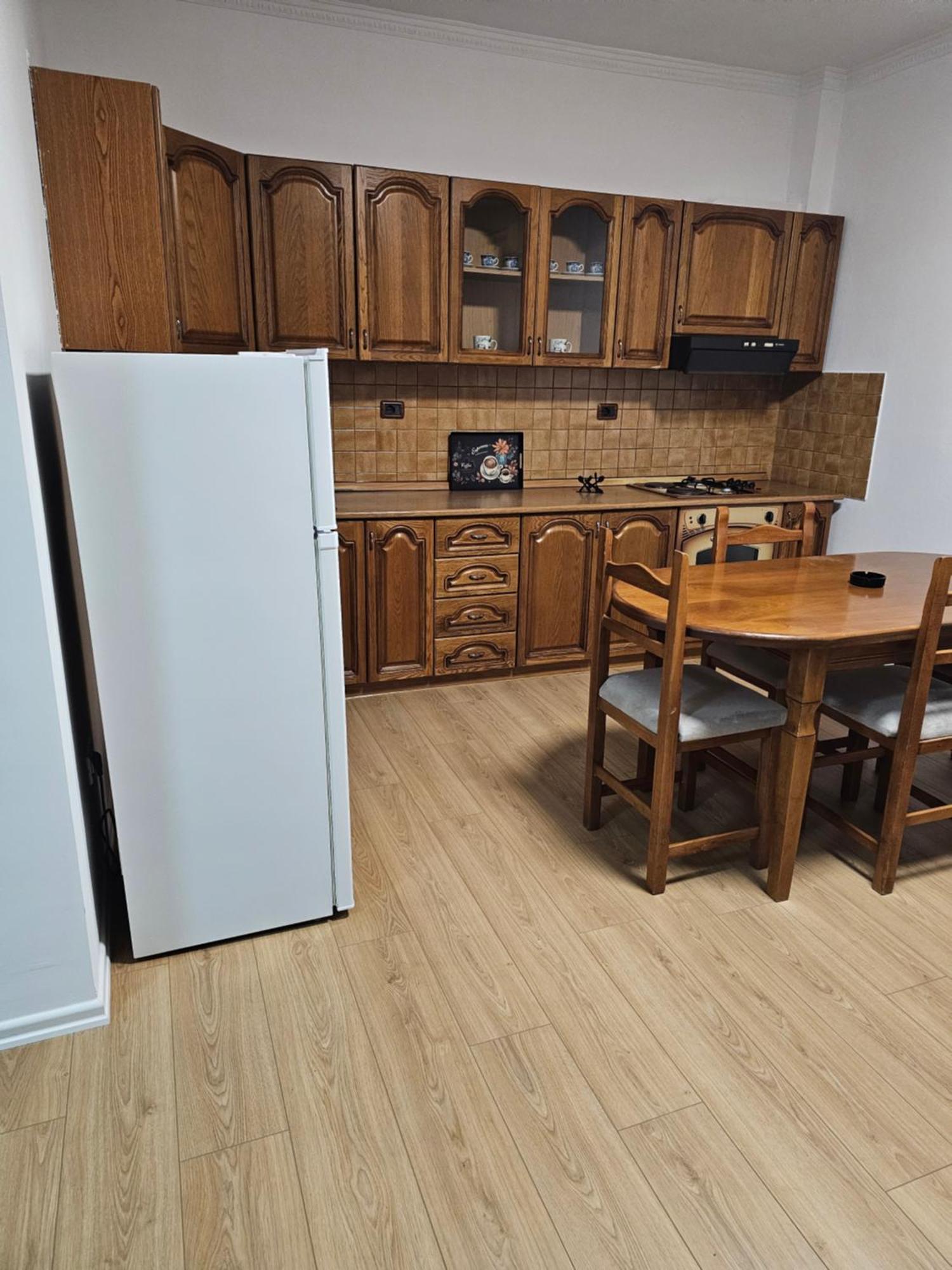 Geljus Apartment 2 Тирана Екстер'єр фото